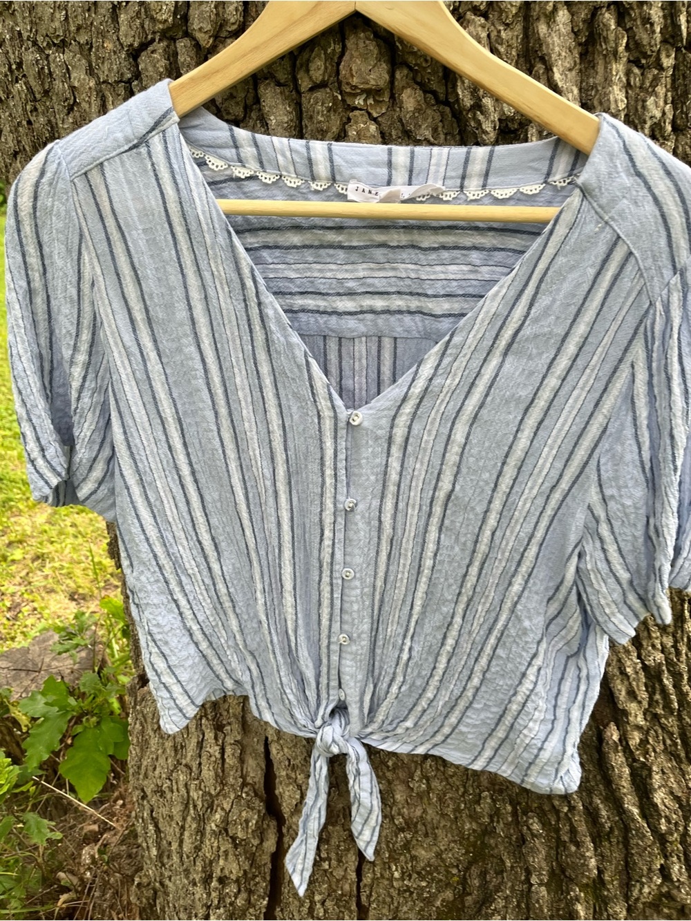 ⭐️Jane & Delancey Front Tie Blouse in size M